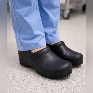 Dansko Professional Black Leather Clogs Women EU 40 US 9.5–10 Nursing Chef Shoes